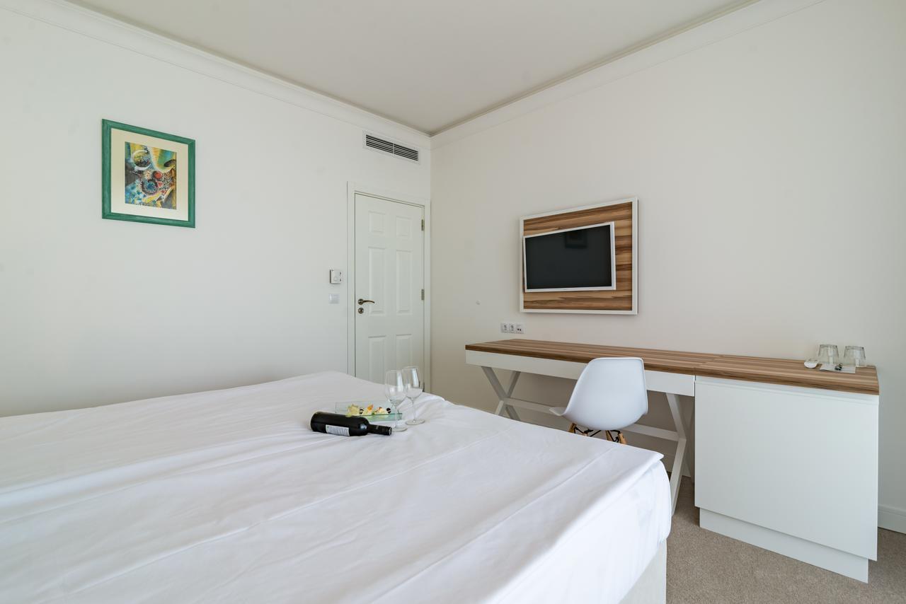 Hvd Nympha - Private & Free Parking Resort 4*